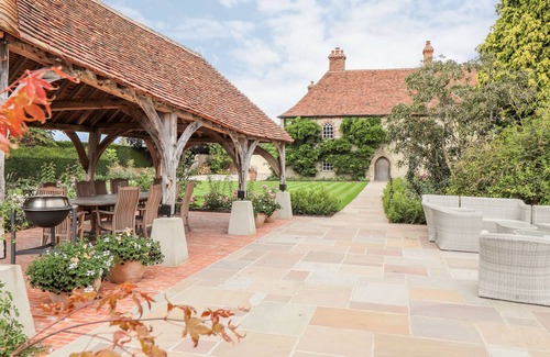 Maidstone Cabaña | Battel Hall
