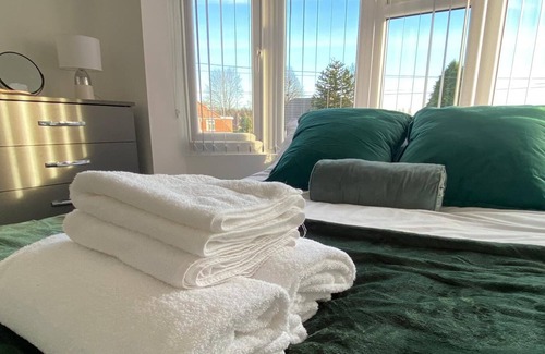 Harborne Casa | Battenhall House - 4 Bed Luxury Corporate Stay