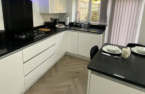 Harborne Casa | Battenhall House - 4 Bed Luxury Corporate Stay