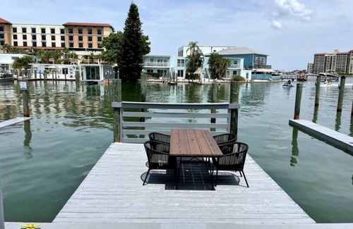 Bay Esplanade Apartamento | Bay Apartment by the Water 3