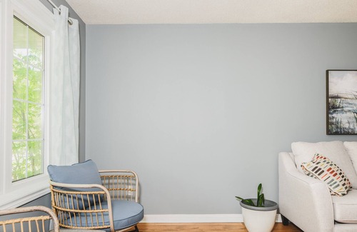 Sarnia Casa | Bay Breeze Cottage - Steps from Lake Huron