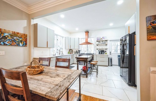 Johns Island Casa | Bay Breeze Manor: Waterfront, Pool & Hot Tub, Game Room!