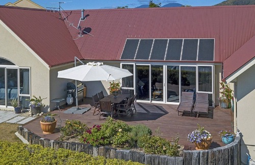 Nelson Casa | Bay Dreamer "Nelson ExecutiveHoliday Home"