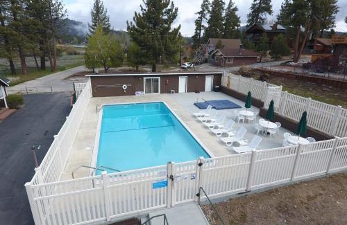 Big Bear Lake Hotel | Bay Meadows Resort