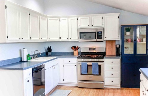 Willoughby Spit Casa | Bay Oak Beach Cottage