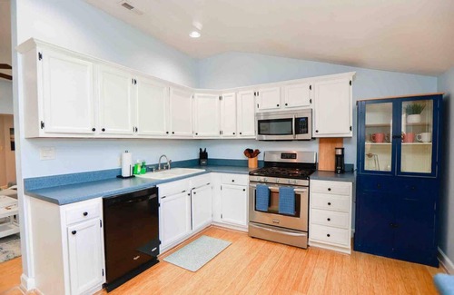 Willoughby Spit Casa | Bay Oak Beach Cottage