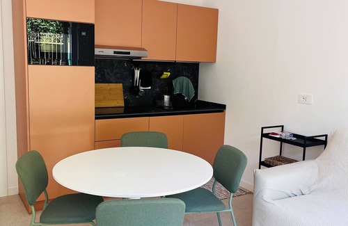 Varigotti Apartamento | Bay of Saracens, renovated apartment 6 people with garden parking space