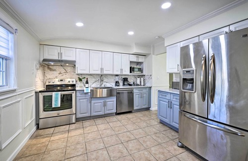 North Bay Shore Apartamento | Bay Shore Vacation Rental w/ Shared Yard!