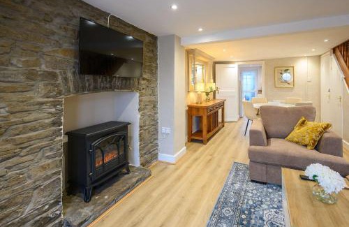 Cymmer Casa | Bay Tree Cottage Rhondda Valley By STAE-Homes