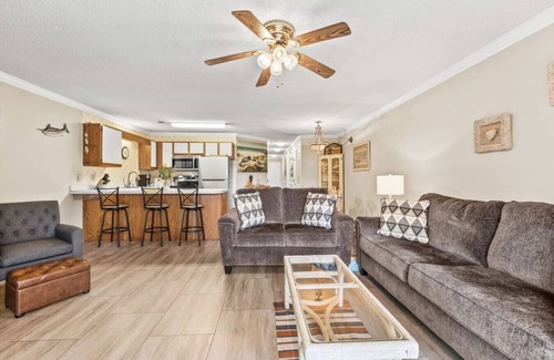 Little River Apartamento | Bay Tree Getaway 28G