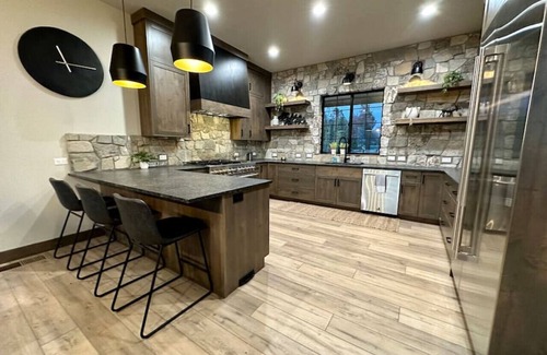 Donnelly Cabina | Bay View Base .