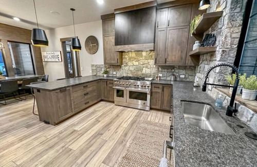 Donnelly Cabina | Bay View Base .