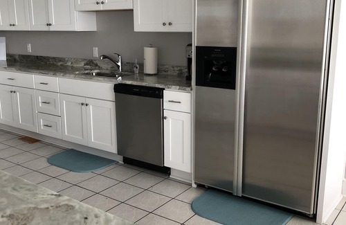 Willoughby Spit Cabaña | Bay View Bungalow by the Pier - Swimming Pool and Pet Friendly