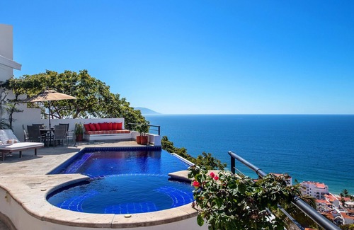 Amapas Villa | BAY VIEWS, LUXURY HILLSIDE VILLA