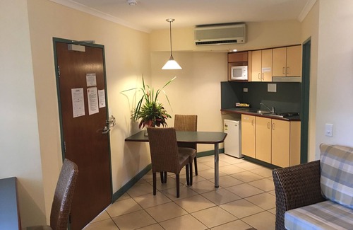 Cairns North Hotel | Bay Village Tropical Retreat & Apartments