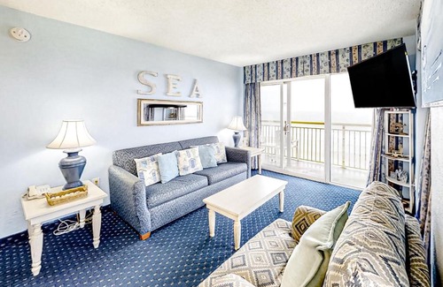 Crescent Beach Hotel | Bay Watch 0640