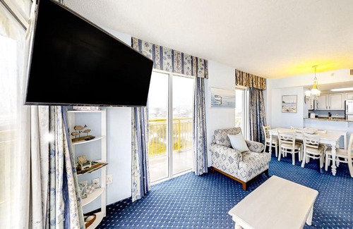 Crescent Beach Hotel | Bay Watch 0640