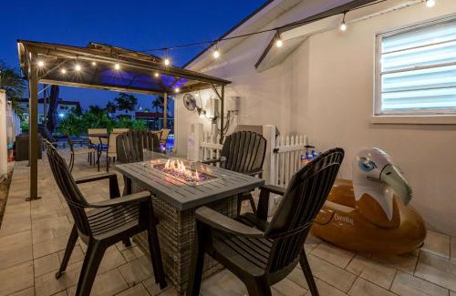 Bay Crest Park Casa | Baycrest Waterfront Pool Dock Gym Bikes