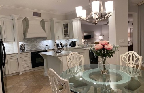 Redevelopment Area Condominio | Bayfront Condo near 5th Ave, short walk to the beach!