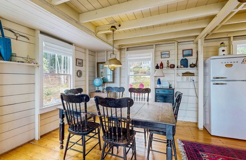 Boothbay Harbor Cabina | Cabaña rústica frente a la bahía con fantásticas vistas, ¡a solo minutos del centro!