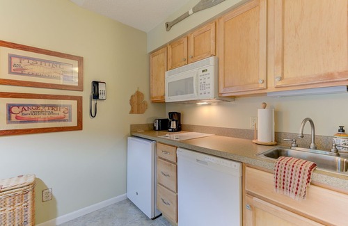 Acme Condominio | ☀ Cozy Country Lakeside Condo