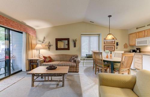 Acme Condominio | ☀ Cozy Country Lakeside Condo