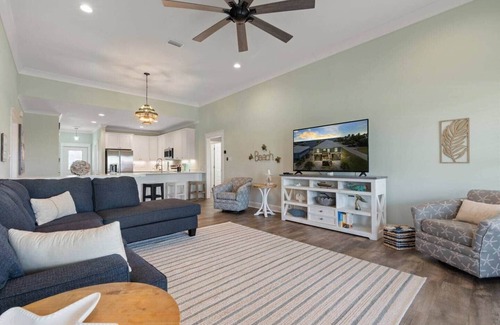 Fort Morgan Pines Casa | Bayfront Home with Beach Access