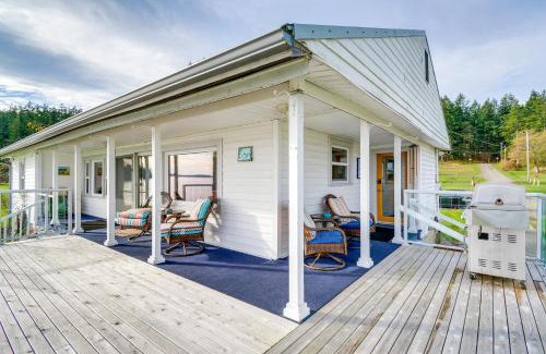 Port Hadlock Casa | Bayfront Port Hadlock Retreat with Grill and Deck!