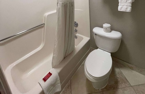 Bellevue Hotel | Baymont by Wyndham Bellevue / Omaha