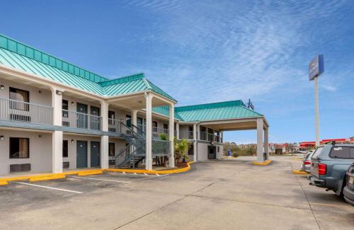 Gulf Hills Hotel | Baymont by Wyndham Biloxi - Ocean Springs