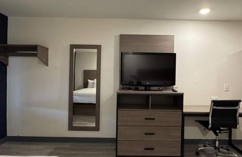 Dickinson Hotel | Baymont by Wyndham Dickinson