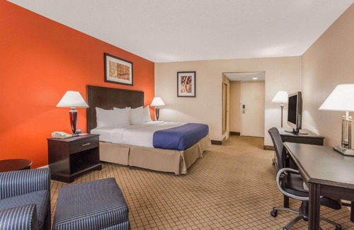 Terry Sanford Hotel | Baymont by Wyndham Fayetteville Fort Bragg Area