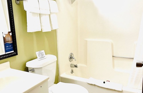 Hutchinson Hotel | Baymont by Wyndham Hutchinson