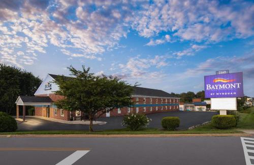 Witmer Cabina | Baymont by Wyndham Lancaster PA Dutch Country