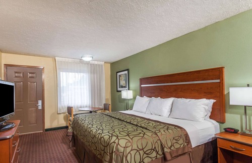 Pigeon Forge Hotel | Baymont by Wyndham Pigeon Forge near Island Drive