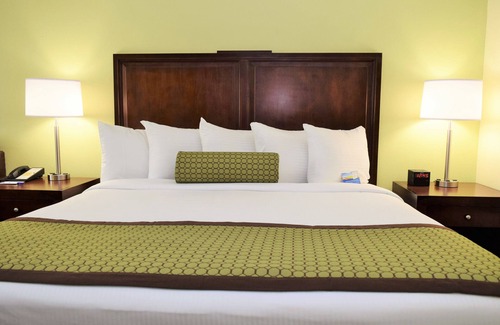 Pierre Hotel | Baymont by Wyndham Pierre