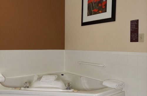 Portage Hotel | Baymont by Wyndham Portage Indiana Dunes