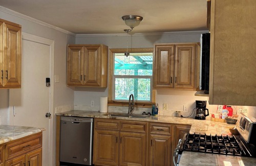 Monroe Casa | Bayou Home close to ULM. Sleeps 12.