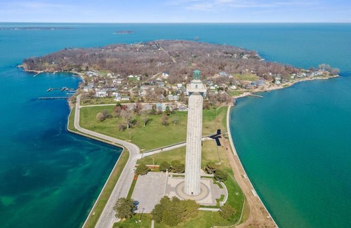 Put-in-Bay Hotel | BayShore ADA #128