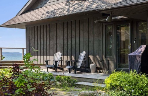 Elk Rapids Casa | Bayshore Waves | On Lake Michigan | Pet Friendly