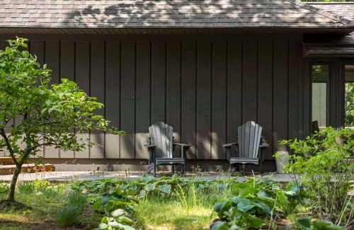 Elk Rapids Casa | Bayshore Waves | On Lake Michigan | Pet Friendly