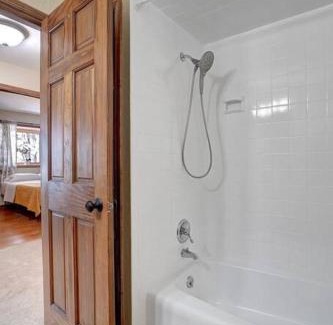 Browns Lake Villa | Bayside Beach House