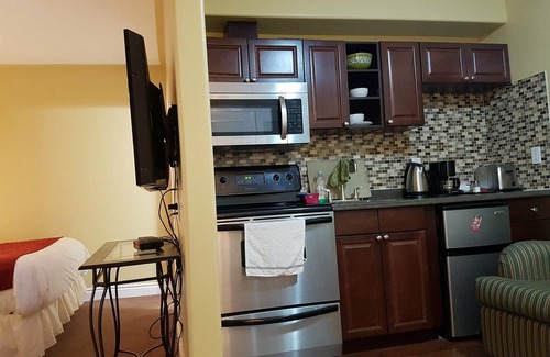 Bayridge West Hotel | Bayside Inn & Waterfront Suites