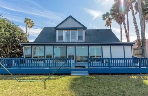 Port Isabel Casa | Bayside Paradise 4BR Home w Patio Games Room