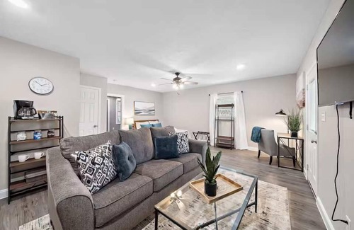 Baytown Casa | Baytown Getaway Patios BBQ Family-Friendly