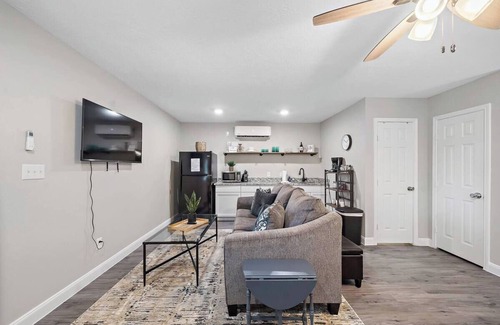 Baytown Casa | Baytown Getaway Patios BBQ Family-Friendly