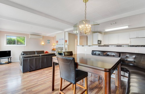 Blaine Casa | Bayview home near the border with a washer/dryer & deck - dogs welcome
