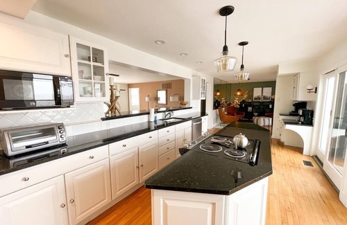 Green Creek Casa | Bayview Sands - Modern, Pet Friendly, 6 BR/3BA on the Water!