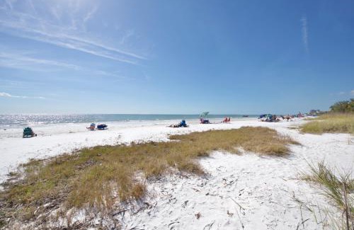 Fort Myers Beach Casa | Bayview Sunset Getaway B by Sun Palace Vacations
