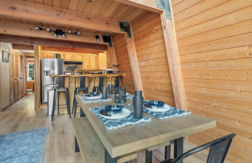 Big Bear City Cabina | BB LAKE<3 Miles Hottub ArcadeGM Poker Firepit BBQ